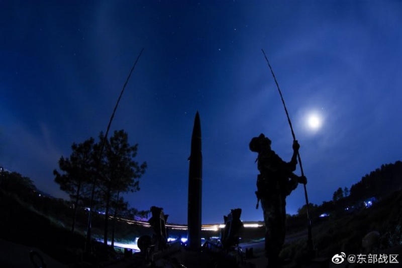 ▲解放軍東部戰區官方微博 14 日發文，聲稱進行了夜間突襲訓練。（圖／翻攝自解放軍東部戰區微博）