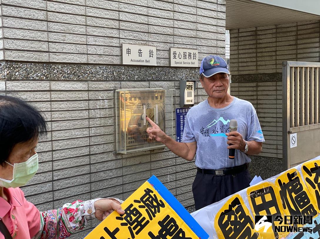 ▲台南市環境保護聯盟今（15）日赴台南地檢署，對學甲爐碴案郭再欽提告。（圖／記者陳聖璋攝，2020.09.15）