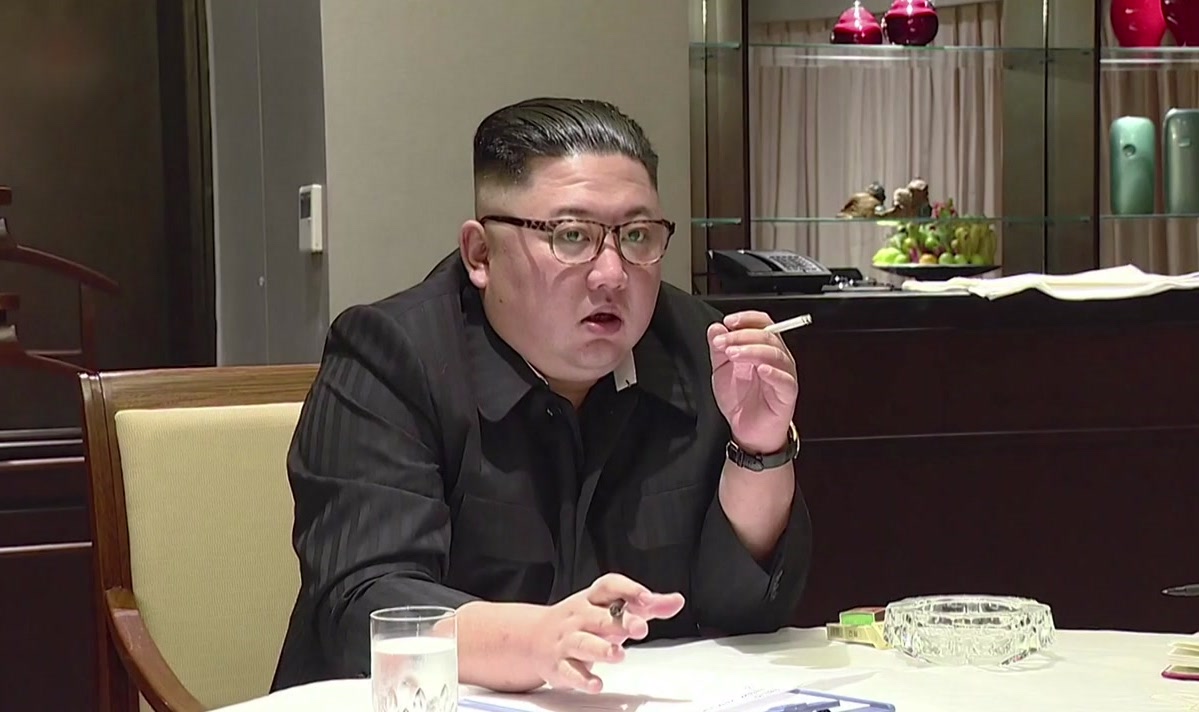 ▲美國《華盛頓郵報》記者推出的新書爆料，CIA官員曾在晚宴時跟金正恩說「吸菸有害健康」，氣氛差點凍僵。（圖／翻攝自韓國YTN影片）