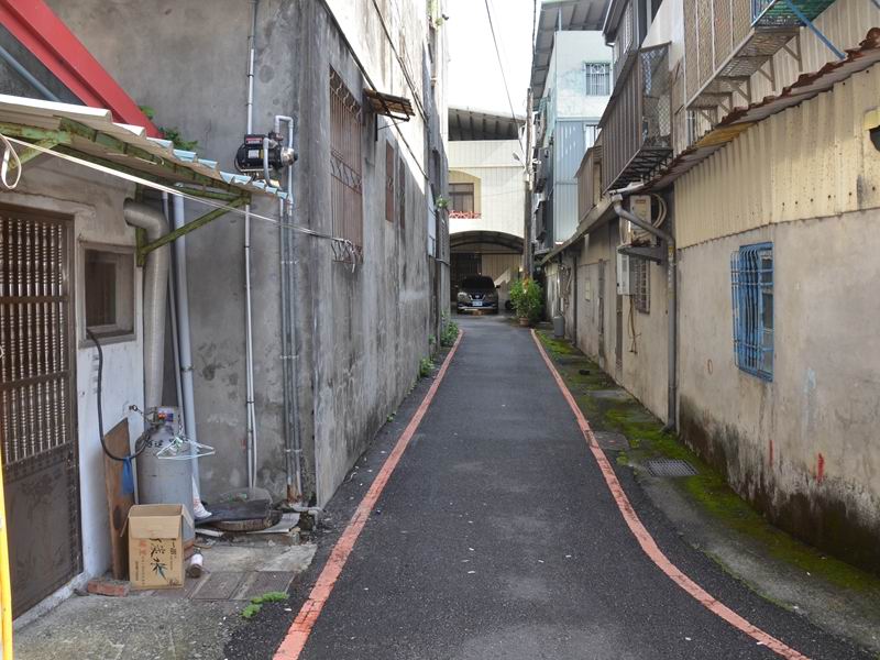 ▲一歲多的陳姓男嬰從住家四樓墜落防火巷身亡。（圖／民眾提供)