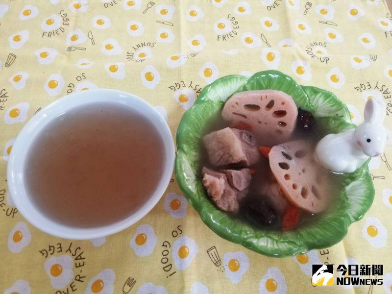 ▲蓮藕除可製成藕粉還能燉排骨,養生美味。(圖/記者邱嘉琪攝,2020.09.15)