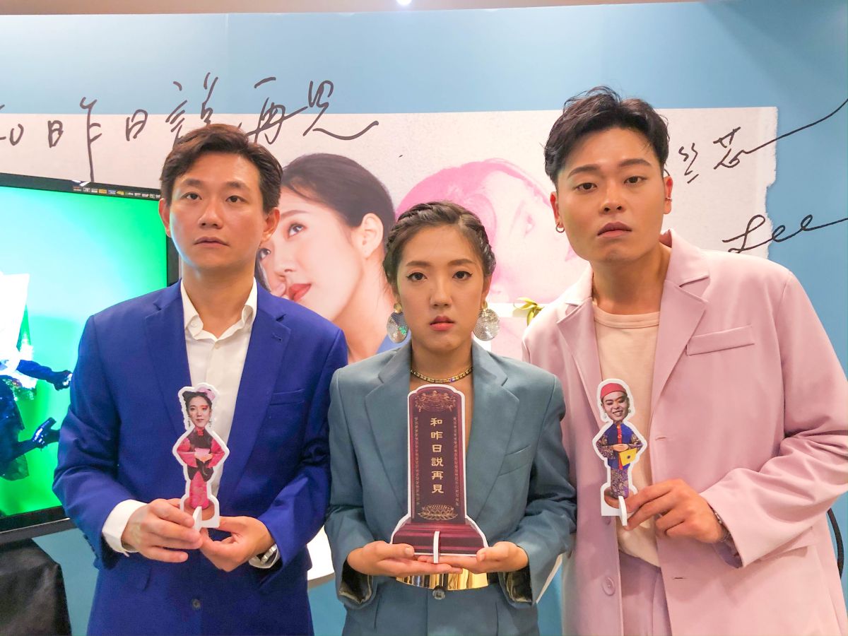 ▲李竺芯（中）百無禁忌，選擇在鬼月舉辦「生前告別式」。（圖／漢創國際音樂提供）