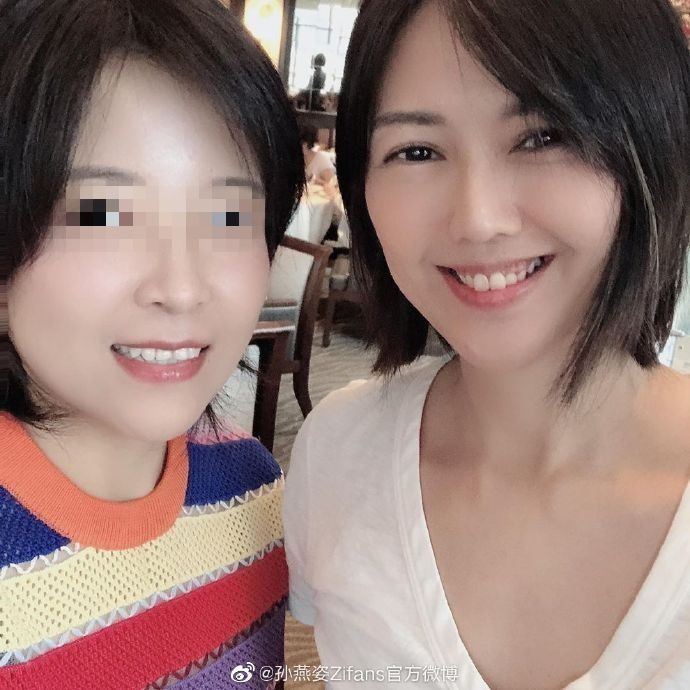 ▲粉絲和野生孫燕姿合影。(圖/孫燕姿Zifans官方微博)
