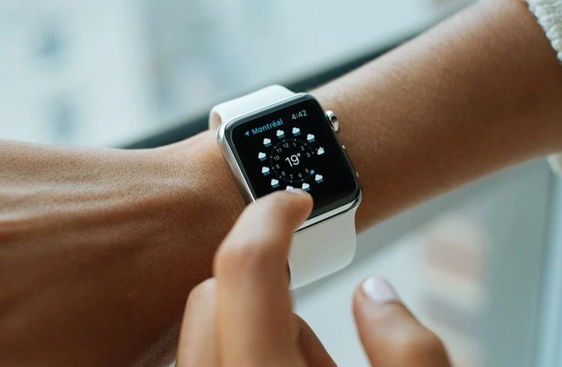 ▲智慧手錶功能多元，一名男子配戴Apple Watch時突然跳出警示通知，真相卻讓他哭笑不得。（示意圖／翻攝自《pixabay》 ）