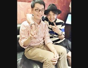 ▲美商ERA易而安不動產資深經理陳泰源（左）曾與黃鴻升同班，他回憶上次遇到小鬼時已經是在2015年同學會上。（圖／讀者提供）