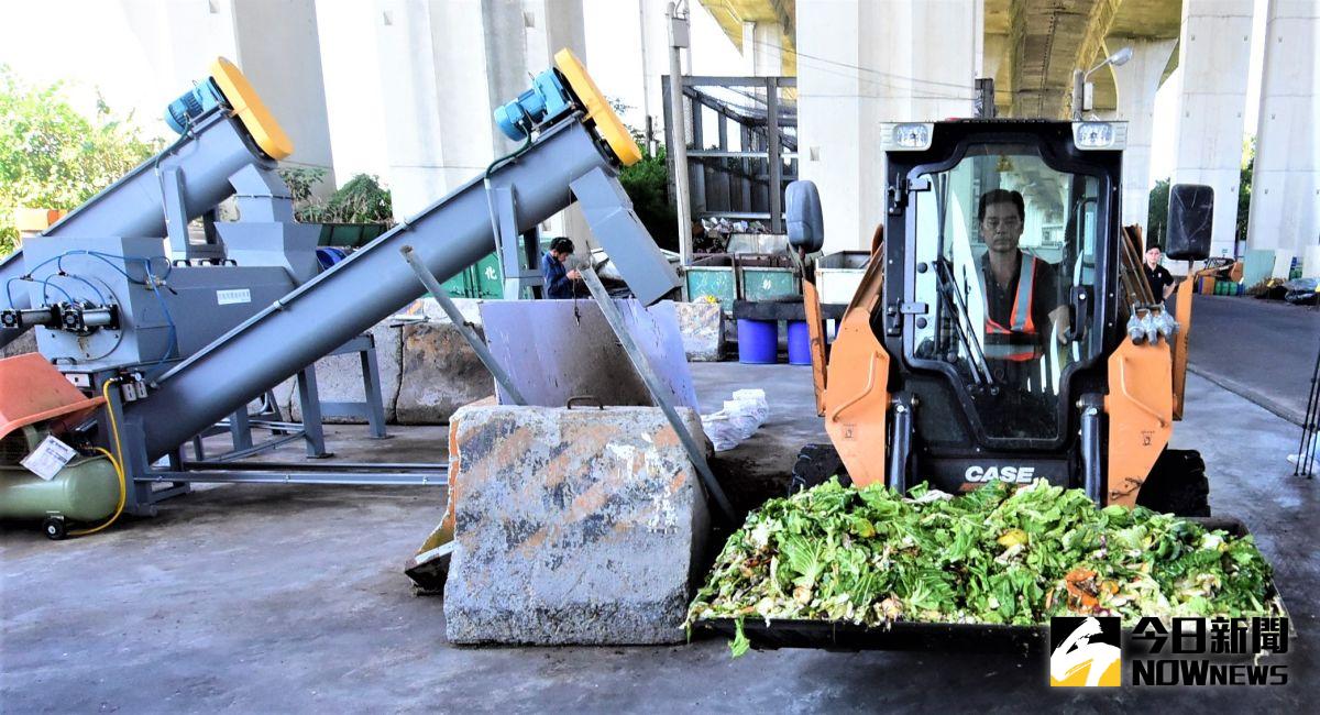 ▲新北市要求業者明確標示「萊豬」、「非萊豬」，現在連萊豬的廚餘也沒有人要，88間廚餘養豬戶響應新北市長侯友宜反萊豬立場，只收貼有台灣豬標章的餐廳廚餘。（示意圖非當事照片／記者陳雅芳攝）