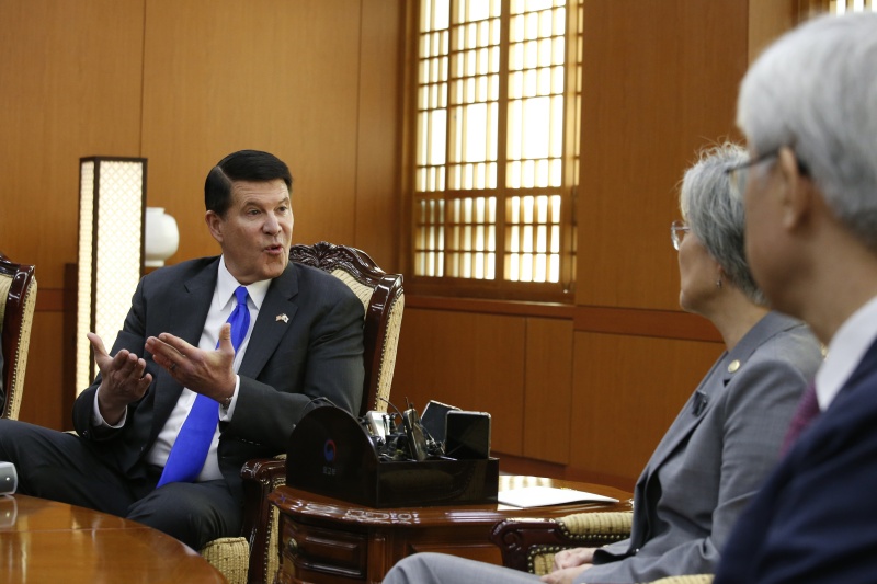 ▲主管美國經貿事務的美國國務院次卿凱斯．克拉奇（Keith Krach）今（17）日率團訪台，預計展開經濟上的前期對話。（圖／美聯社／達志影像）