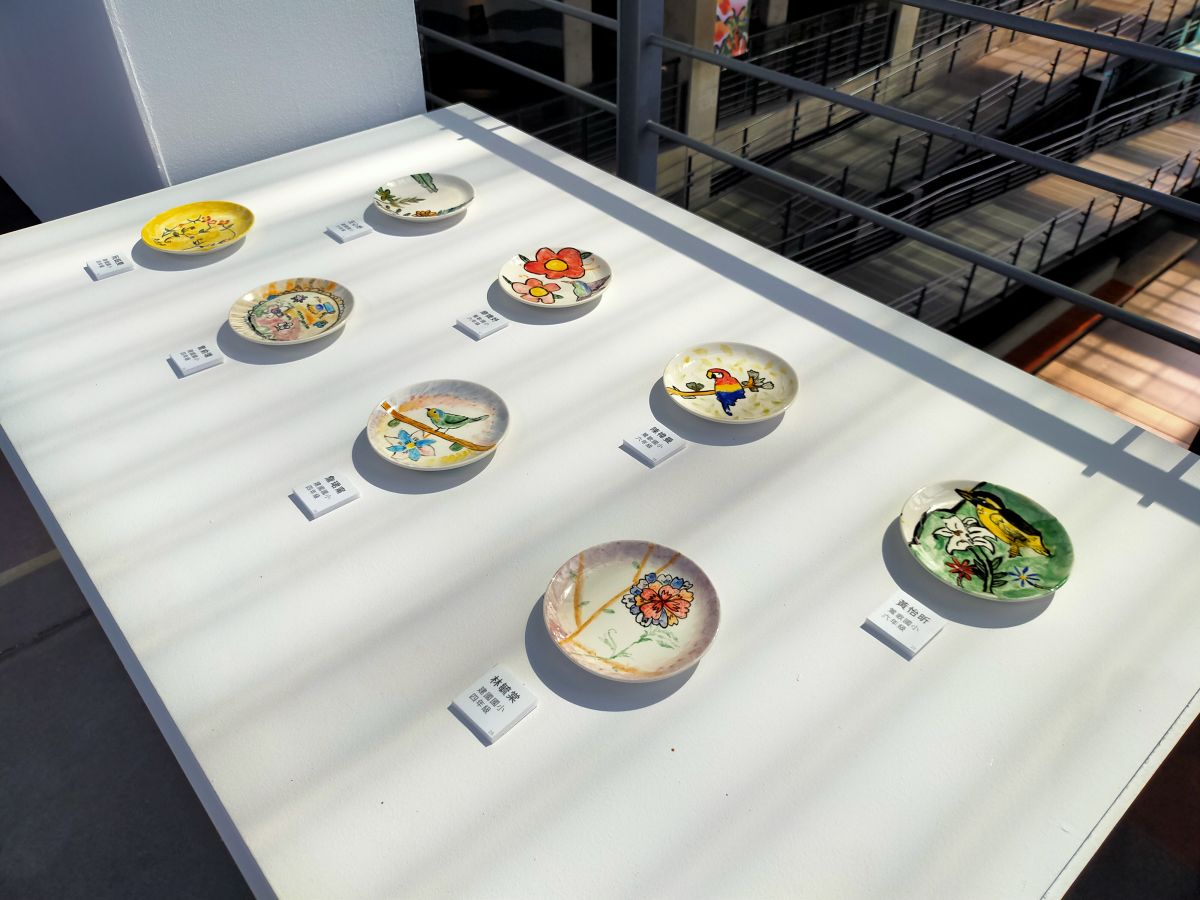 ▲有「臺灣陶都」之稱的鶯歌，肩負傳承陶瓷藝術文化的使命，鶯歌陶瓷博物館在3樓市民陶藝平臺舉辦「鶯歌孩子陶花園—陶瓷彩繪教育成果展」。（圖/鶯歌陶博館提供）