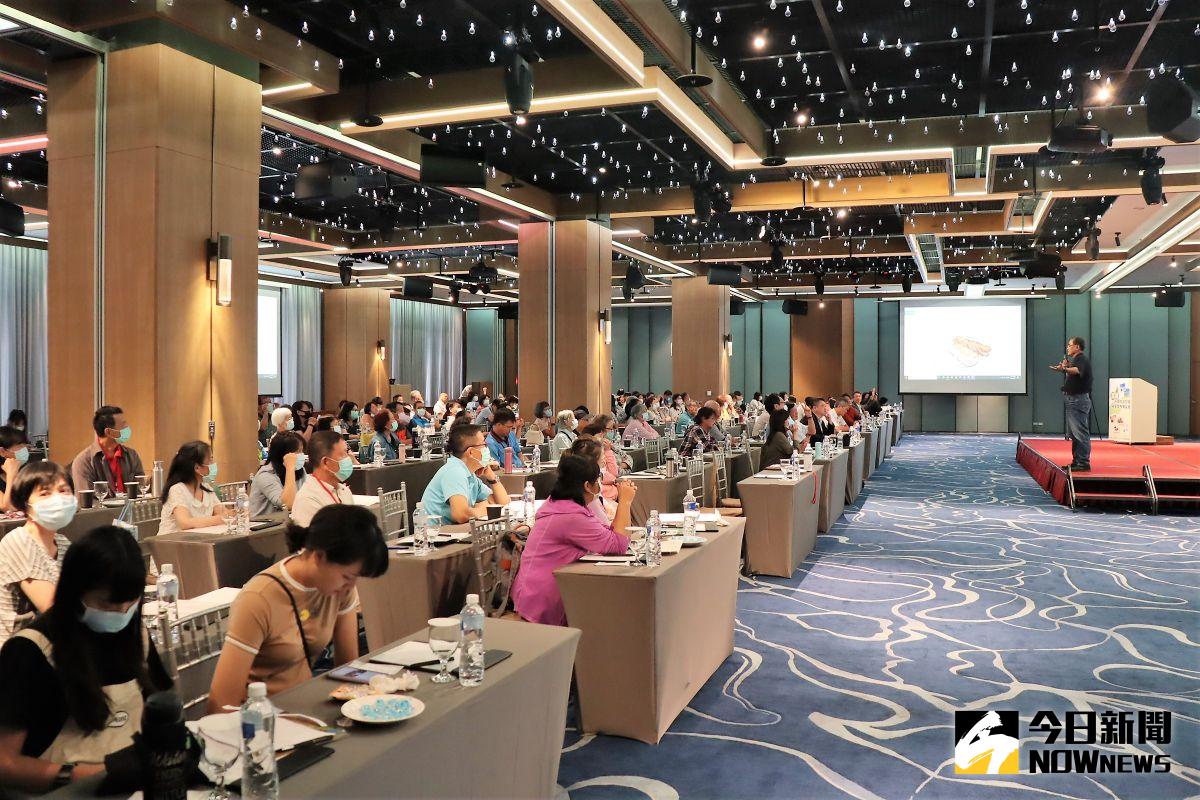 ▲「澎湖永續旅遊發展與美食推廣論壇」中對於如何聚焦澎湖觀光現狀，探討澎湖永續旅遊榮景參與討論，座無虛席。（圖／記者張塵攝，2020.09.17）