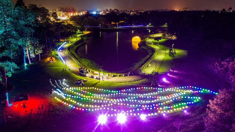 ▲北香湖公園有全國最大的光影藝術展。（圖／嘉義市政府提供）