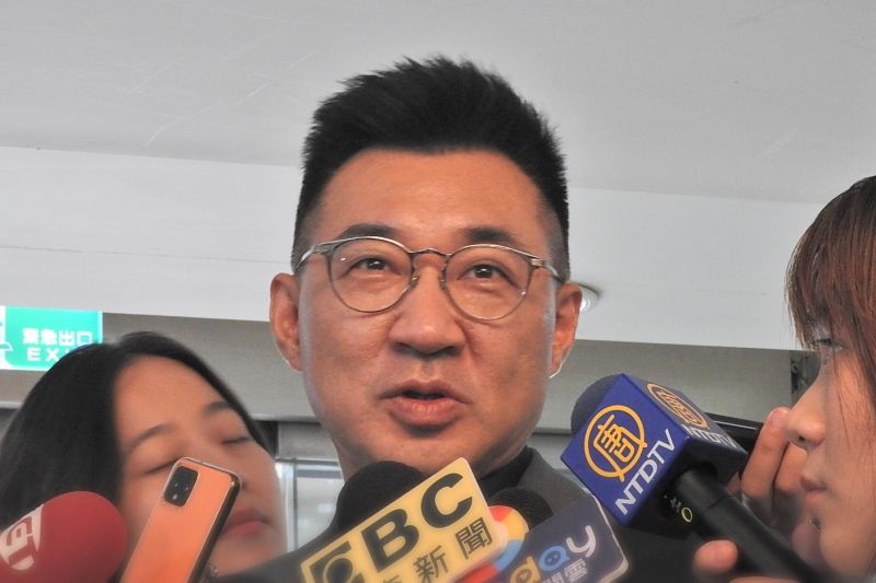 ▲國民黨主席江啟臣17日表示,上次美國阿薩爾來台,蔡英文總統就宣布開放美豬,這次克拉奇來台呢?民進黨政府不要老是帶給人民「驚奇」。(圖