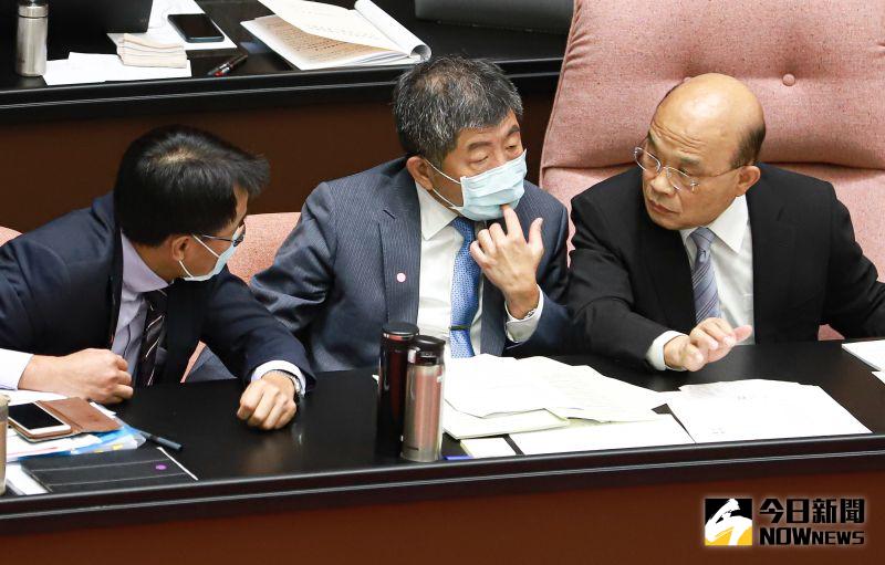 ▲農委會主委陳吉仲(左)、衛福部長陳時中(中)、行政院長蘇貞昌(右)就美豬議題交換意見。(圖/記者葉政勳攝 , 2020.09.18)