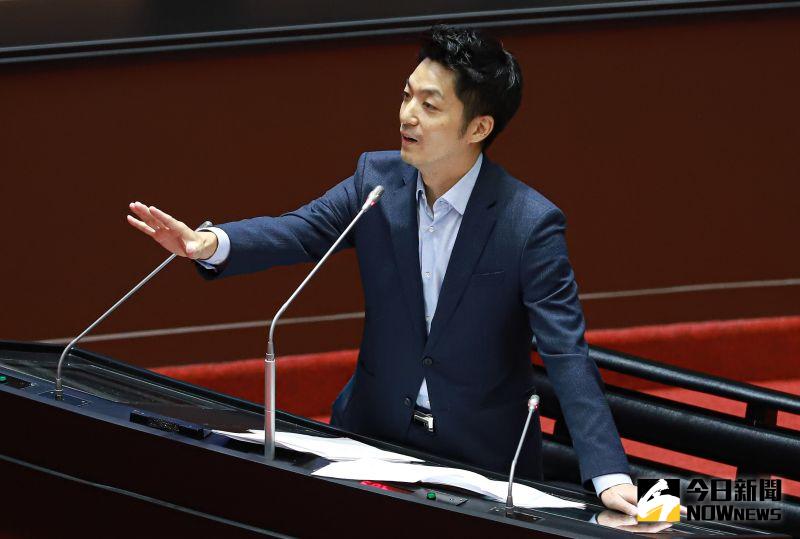 ▲國民黨立委蔣萬安質詢政府開放瘦肉精美豬政策,和行政院長蘇貞昌互相唇槍舌戰。(圖/記者葉政勳攝