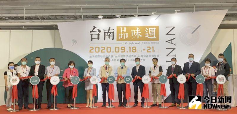 ▲台南品味週含括食衣住行等各類優良商家及產品,黃偉哲希望振興券的商機能用在台南品味週,竭誠歡迎民眾踴躍參觀選購。(圖/記者陳聖璋攝,2020.09.18)