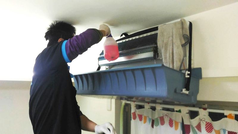 ▲防止霉味,趁秋冬來臨前,做好冷氣清潔。(圖/淨芙達提供)