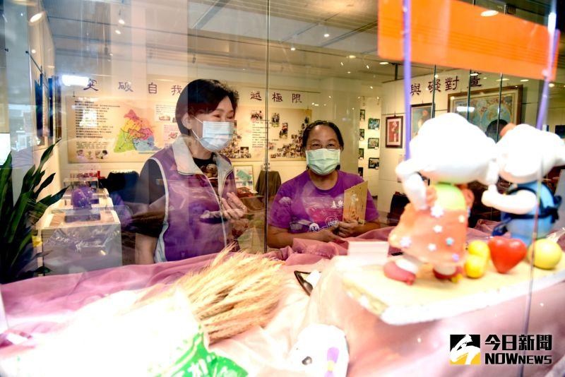 ▲成美文化園區附設成美藝廊提供喜樂保育院辦理人文美學巡迴展,幫助喜樂憨兒站上生命的舞台。(圖/記者陳雅芳攝,2020.09.19)