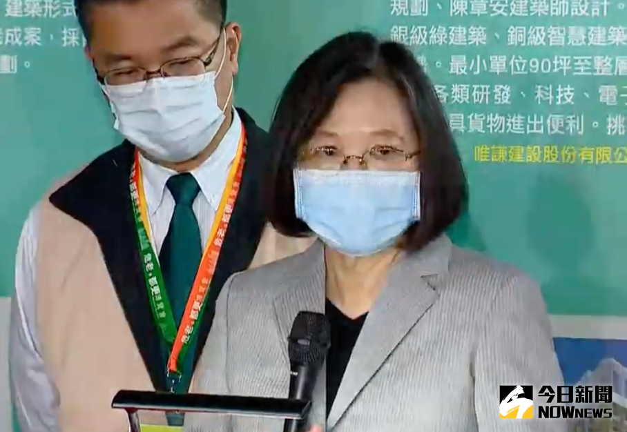 ▲蔡英文20日出席「危老＋都更博覽會」後，向媒體說明台美經濟商業對話進度。（圖／記者劉育辰攝）