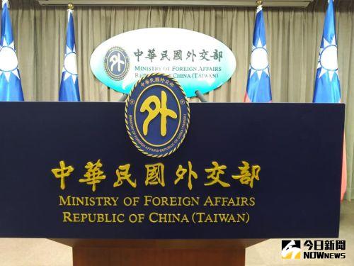 不只粉專嗆網友!他曝外交部還推薦「這國」打工度假:最強地獄梗