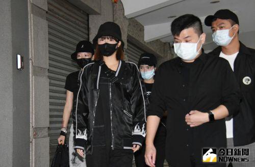 ▲峮峮（左2）痛失黃鴻升，期盼有朝一日，坦率接受新戀情。（圖／記者林調遜攝）