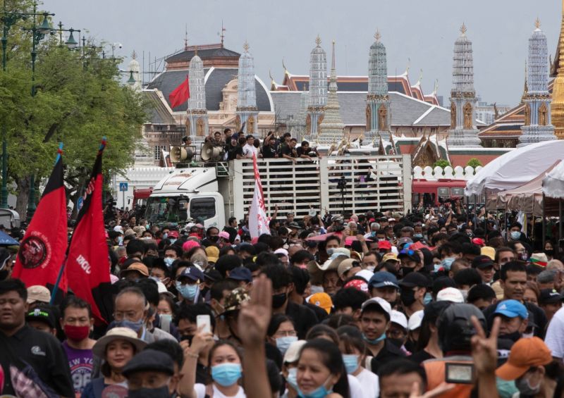 ▲泰國曼谷爆發大型反政府示威，主辦單位稱約有5萬人參與。（圖／美聯社／達志影像）
