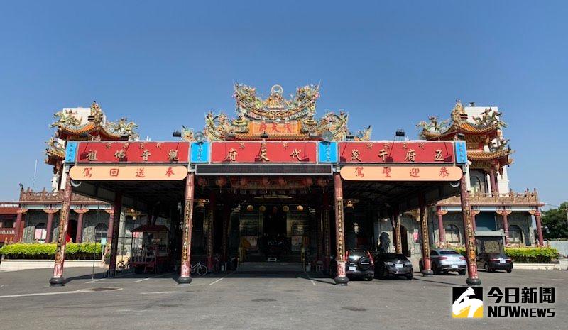 ▲嘉義縣東石鄉洲仔村的臥龍港代天府。(圖/記者陳惲朋攝)