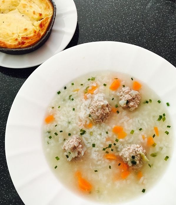 ▲網友認為，吃湯泡飯沒有不好，重點是要細嚼慢嚥。（示意圖／翻攝自《pixabay》
