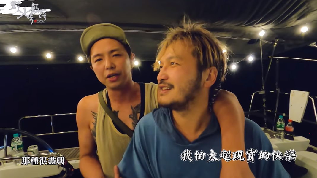 ▲小鬼生前與KID擁有好感情，今（21）日KID堅強直播上工，引來不少粉絲加油打氣。（圖／野人七號部落YouTube）