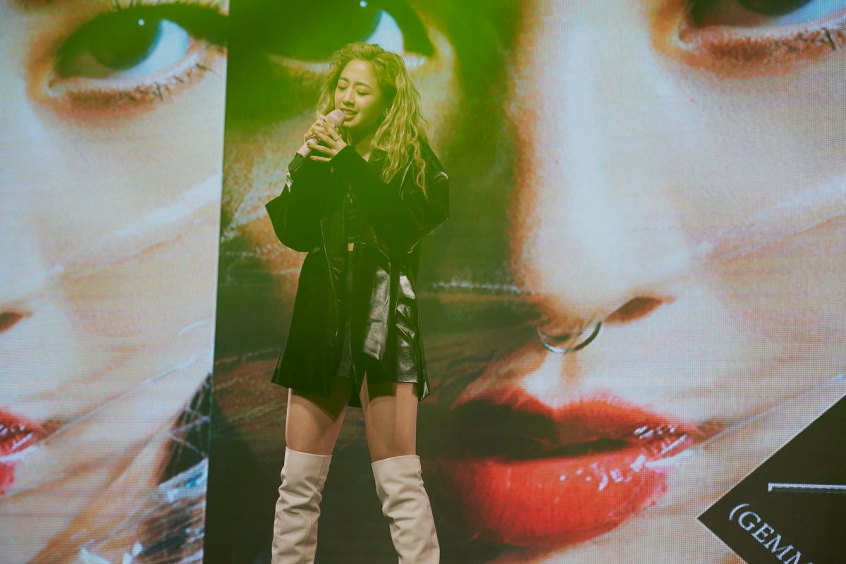 ▲鬼鬼強忍悲傷，舉辦發片記者會。（圖／avex taiwan 提供）