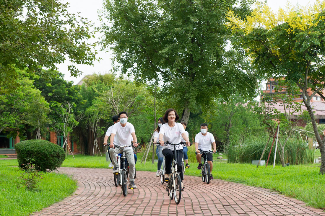 ▲響應「國際無車日」，宜蘭縣政府今年首度舉辦「宜蘭縣無車日」活動，縣長林姿妙今天帶頭騎自行車，並宣布9月22日「宜蘭縣全日市區公車免費搭乘」。（圖／宜蘭縣政府提供)