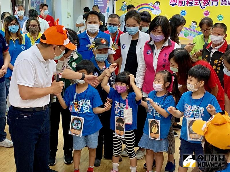 ▲侯友宜表示，雙語+程式語言的「三語政策」是新北重點教育政策。(圖/記者康子仁攝)