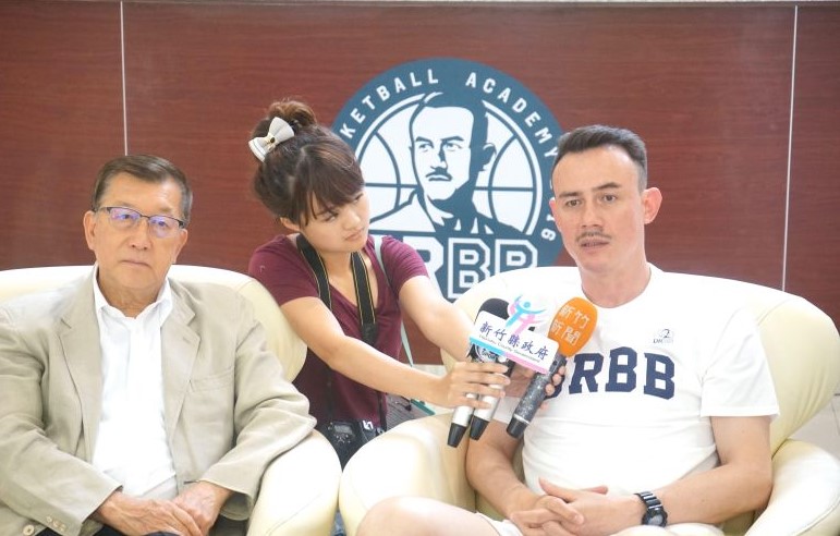 ▲「籃球博士」鄭志龍(右)。（NOWnews資料照）
