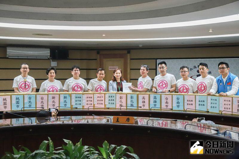 民調結果太震撼！在野主張「公投綁大選」獲強烈共鳴