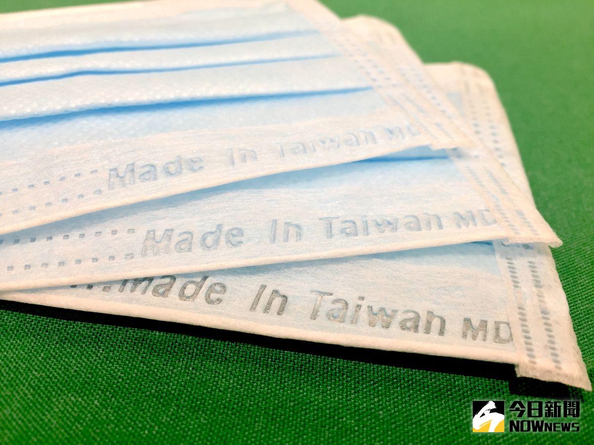 ▲陳時中今（23）日表示，雙鋼印口罩將從明（24）日起於各藥局販售，不過民眾也不需急於一時，以免造成排隊狀況。（圖／記者黃仁杰攝,2020.09.23）
