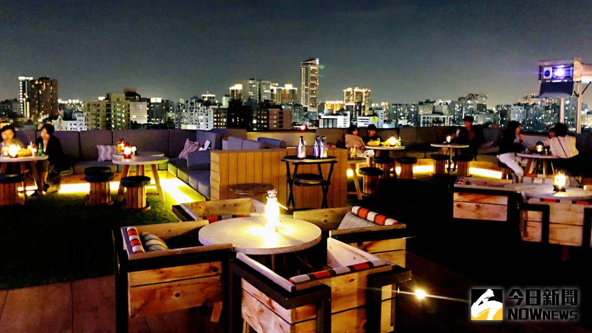 ▲ 英迪格酒店頂樓酒吧Pier No.1推出「超Chill高空烤肉趴」。（資料照／記者陳美嘉攝）