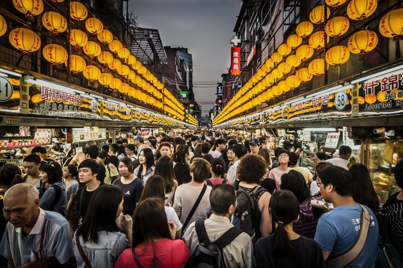 ▲台灣夜市文化相當有名，每到傍晚或晚上時，就會有不同類型的攤販聚集、擺攤。（圖／翻攝Pixabay）