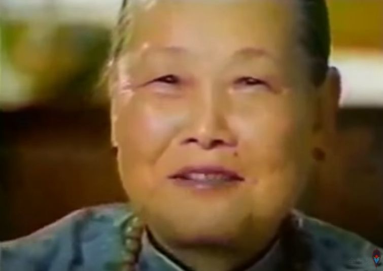 ▲普遍網友都認為,中秋烤肉是由商人的廣告帶起的。(圖/翻攝自《張哲生