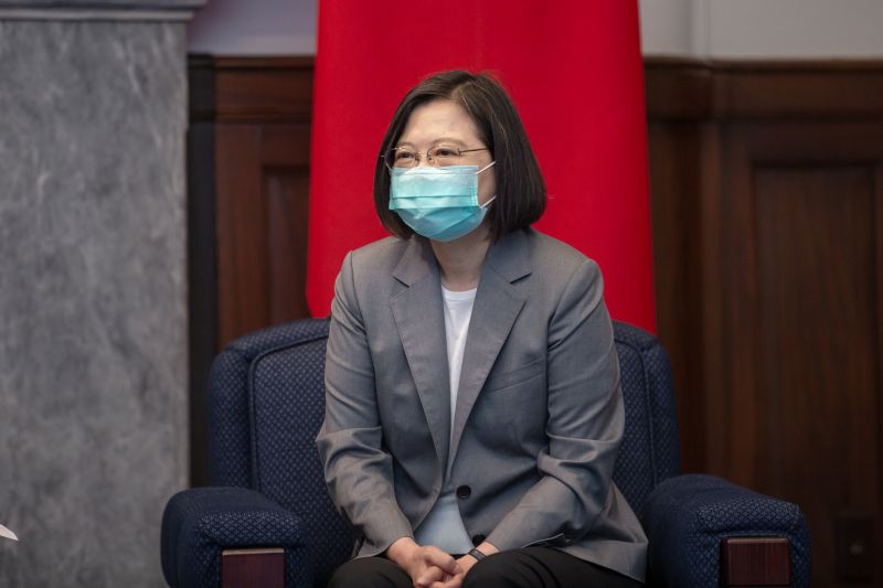 ▲蔡英文政府開放美豬等連續作為是否造成民心流失?根據國民黨內部三份民調顯示,國民黨現在的支持度已經追上20%,雙方只差6個百分點。(圖/總統府提供)