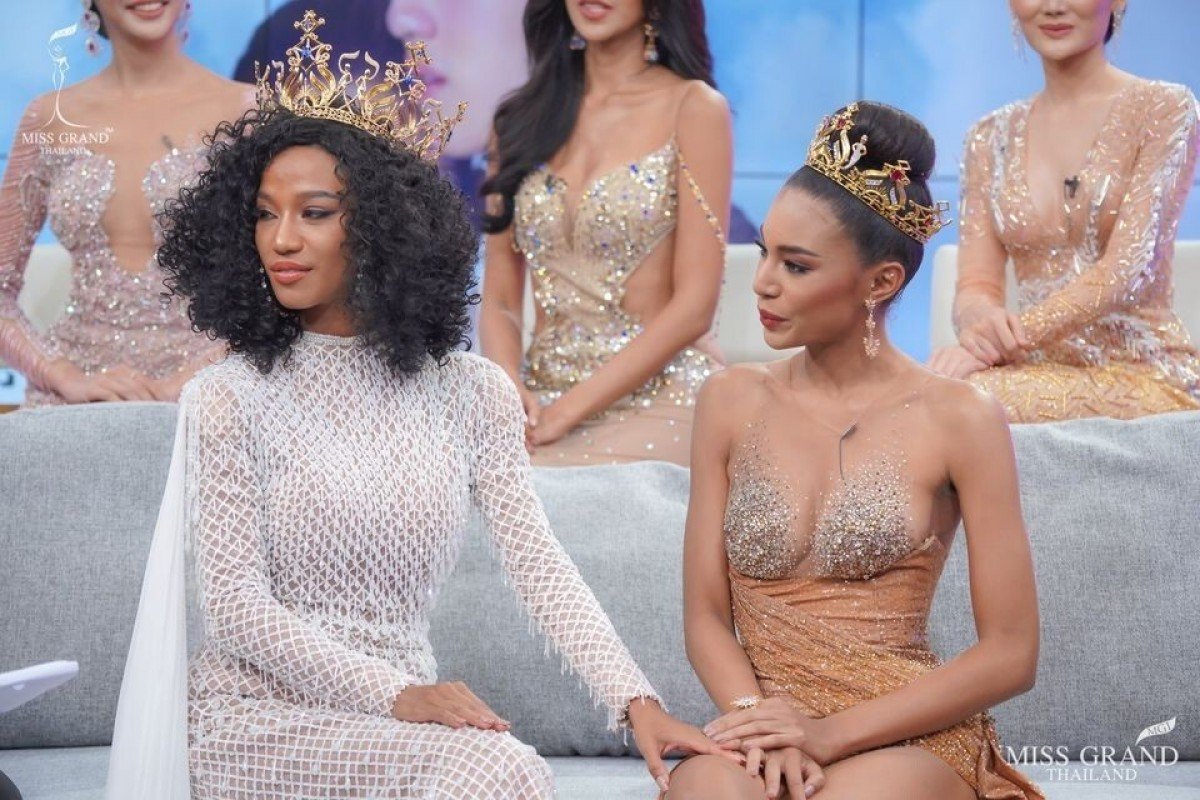 ▲在泰國萬國小姐選美大賽（Miss Grand Thailand）中摘下后冠的美女Pacharaporn “Nam” Chantarapadit在比賽中公開力挺示威者。（圖／翻攝自臉書）