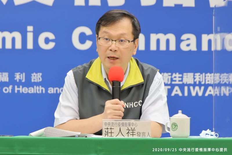 ▲中央流行疫情指揮中心發言人莊人祥,今(24)日宣布機師染疫案擴大匡列至248人。(圖/指揮中心提供)