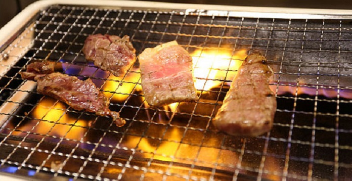 ▲原PO好奇「朋友烤肉帶啥最討厭」,豈料網友全歪樓,狂喊帶女友的最煩。(圖/NOWnews資料照片)