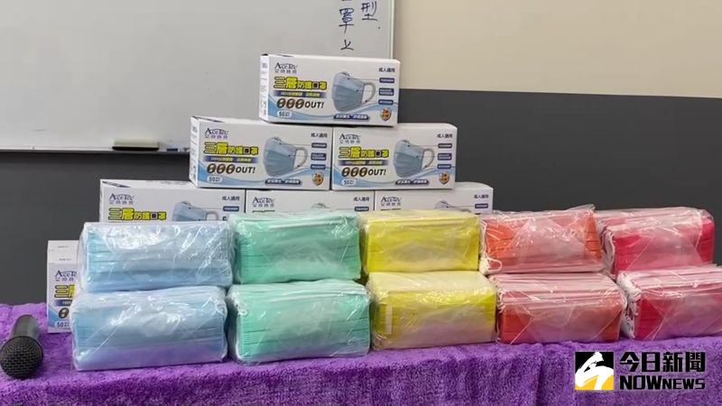 ▲在全球疫情未遏下,口罩仍是個人防疫的最佳利器,業者推出客製化圖案口罩。(圖/記者陳雅芳攝,2020.09.25)