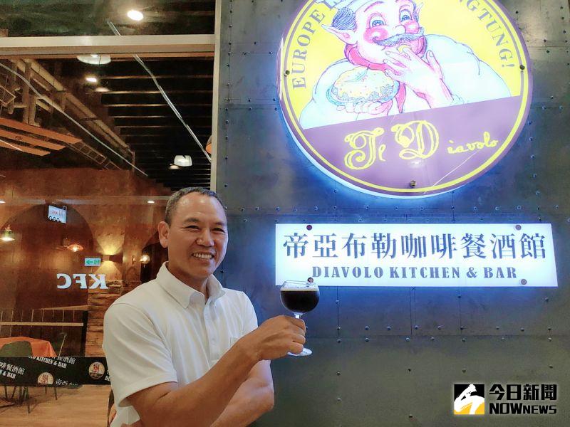 ▲創辦人Jack與太太,無可救藥地愛上歐洲文化與餐飲,在潮州驛站內主打「Europe