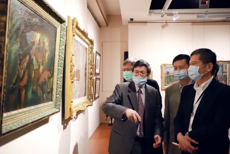 ▲此次展品中的洪瑞麟作品《煤礦坑》,是去年美國爾灣順天美術館捐贈文化部作品之一,亦是該作品回台後的首次展出。(圖/文化部提供)