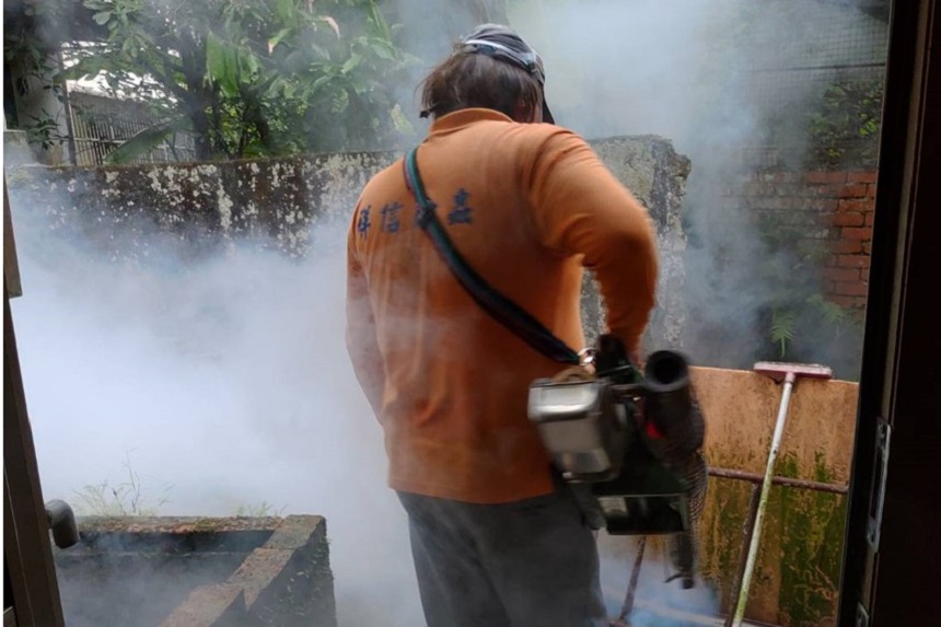 ▲新北市衛生局與環保單位持續加強五寮里社區菜園、筍園加強防治措施，社區監測將持續到10月30日止。（圖／新北衛生局提供）