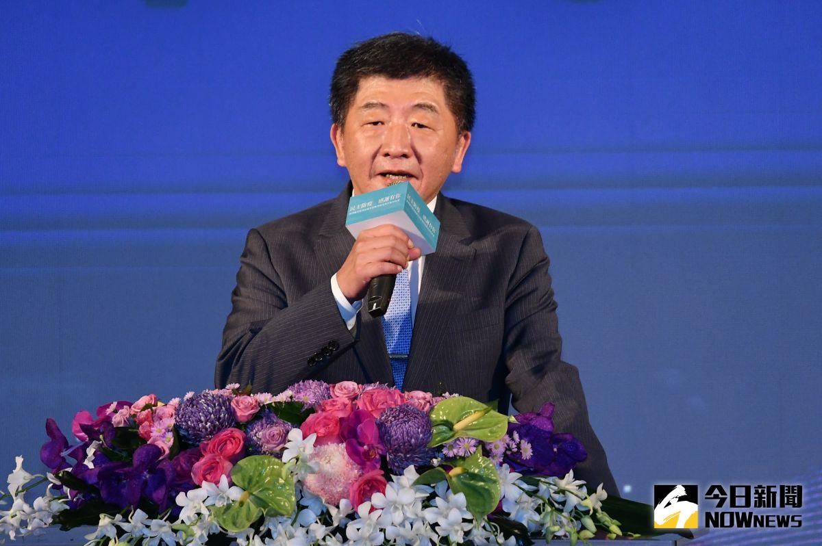 ▲中央流行疫情指揮中心指揮官、也是衛福部長陳時中出席「武漢肺炎防疫紀錄片首映暨防疫獎章授獎典禮」，並上台致詞。（圖／記者林柏年攝）