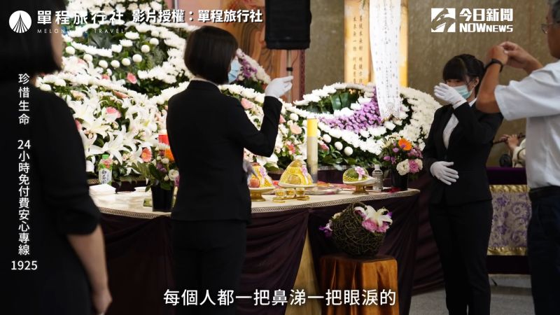▲小冬瓜年紀輕輕就與爸爸在殯葬業服務,在他十四歲時就到命案現場協助幫忙。(圖/單程旅行社