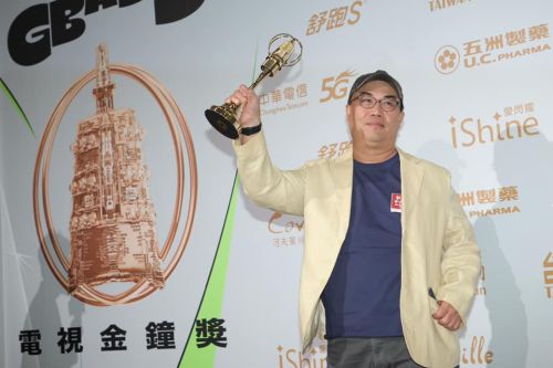 才上台領金鐘獎！他下秒被送醫急救　資深製作人開刀兩週後過世