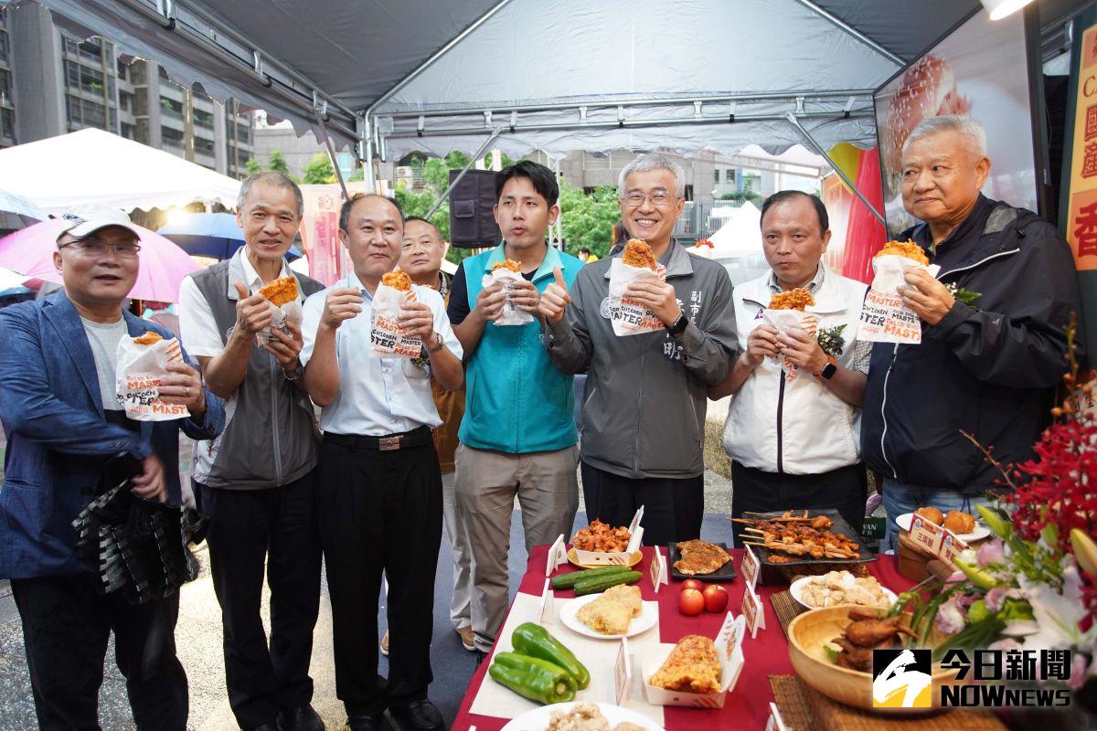 ▲台灣區電動屠宰工業同業公會主辦的「CAS國產香雞排嘉年華」活動，大啖美味雞排，以實際行動支持國產雞肉。（圖／記者李春台攝, 2020.09.27）