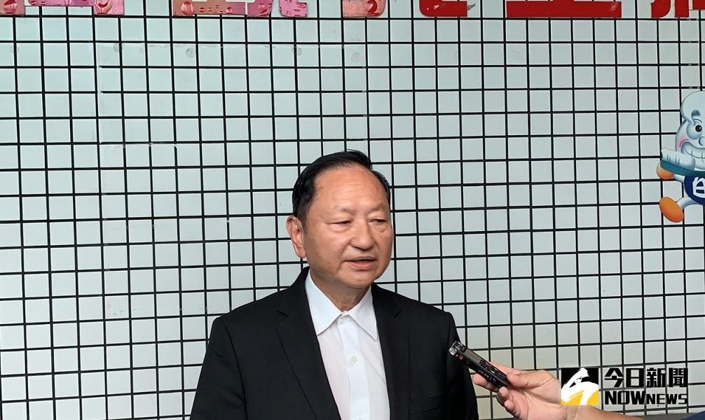 ▲自中國進口的牙膏標示不清，嘉聯實業「白人牙膏」總經理王榮可上火線向國人致歉意。(圖／記者陳惲朋攝）