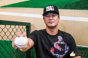 不只靠天份！台灣棒球史上強投！曹錦輝41歲仍狂飆148公里的原因
